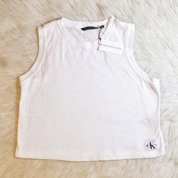 CALVIN KLEIN JEANS Cropped Solid Muscle Tee - Picture 5 of 10